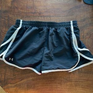 Women’s medium Under Armour semi-fitted Heatgear black shorts